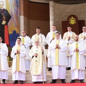 Kardinal Bozanić zaredio devet novih đakona